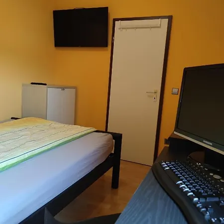 Kleines Gaestezimmer